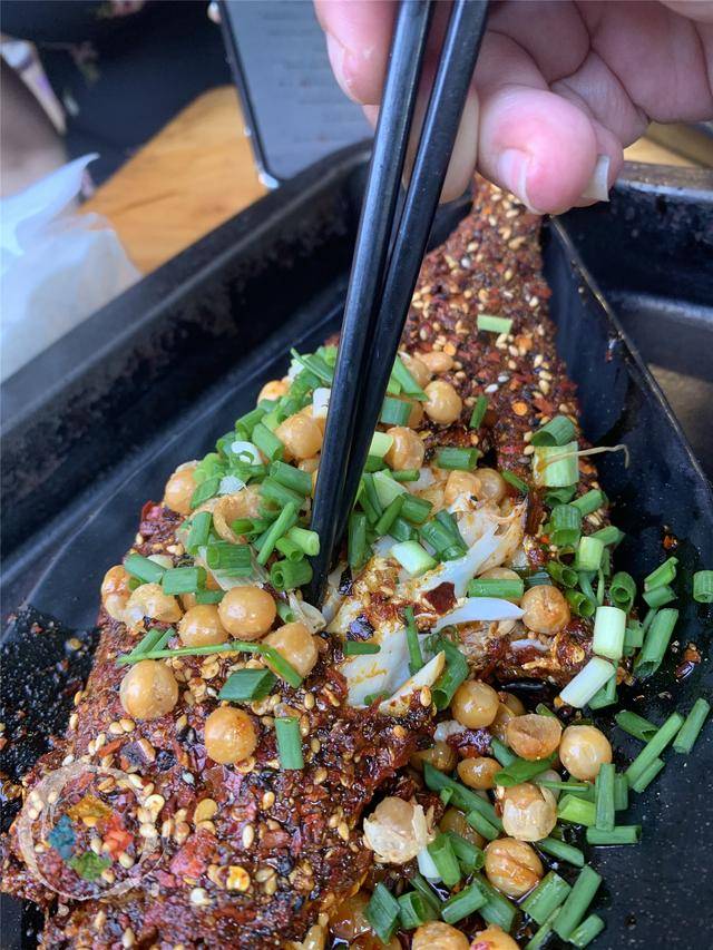 袁师傅|一条耗儿鱼35元，让北方人吃了还想吃！重庆独一无二的烧烤