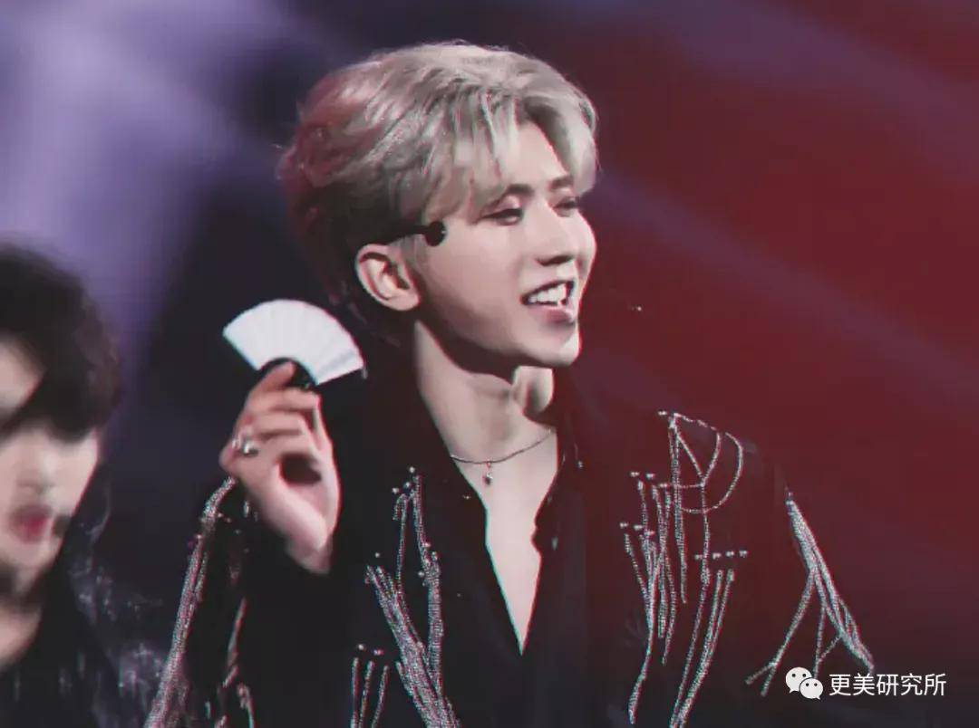 伸缩|蔡徐坤的下巴会自动伸缩？！这是do脸实锤了？