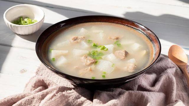 今日滋补汤"山药黑豆滋补汤,牛腩白萝卜煲汤,番茄金针菇冬瓜汤"