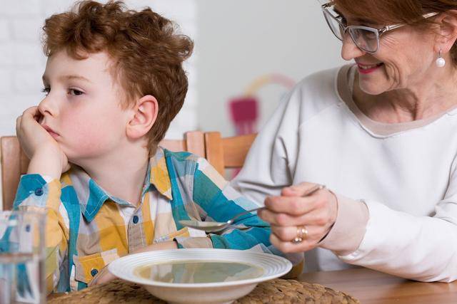 家长|孩子厌食不愿吃饭怎么办？6个方法让孩子爱上吃饭