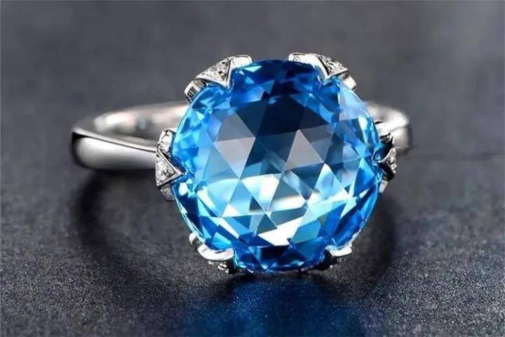 宝石|今夏“最in”的流行色与珠宝首饰搭配攻略，拿走不谢！