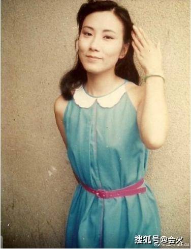 72岁汪明荃晒清纯旧照,一代女神如今尽显老态,40年后风韵全无?