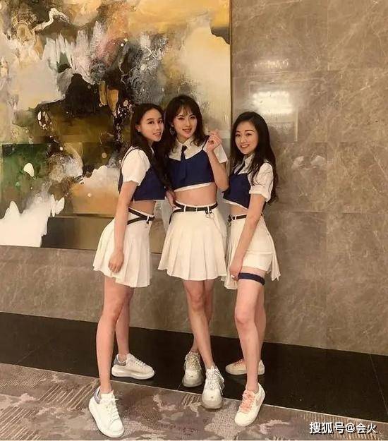 赌王小女儿与姚安娜组名媛女团，架势十足要出