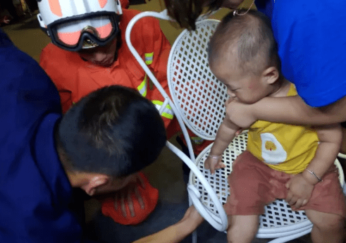 靖江|揪心！昨天上午，靖江8个月大的婴儿手指被卡住，情急之下...