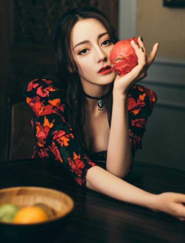 疲态|热巴活动生图被疯传，一脸疲态如老阿姨，粉丝该承认现实了