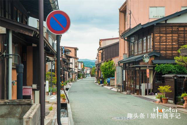 原创日本大街上不设垃圾桶，中国游客感觉很别扭，其实这里可以扔