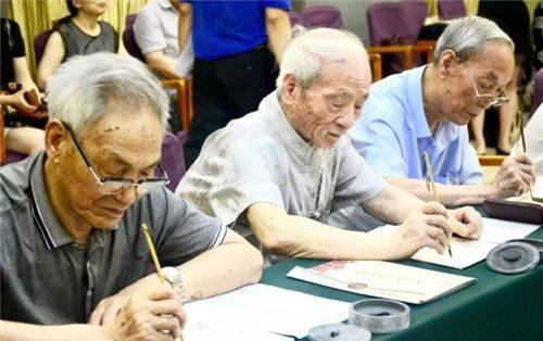 大学|出自书法家之手，是你母校吗中国唯一坚持手写录取通知书的大学