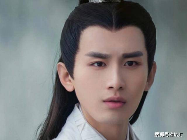 原创本以为成毅穿古装就够帅了,当看到他换上空少服,妥妥的新晋男友