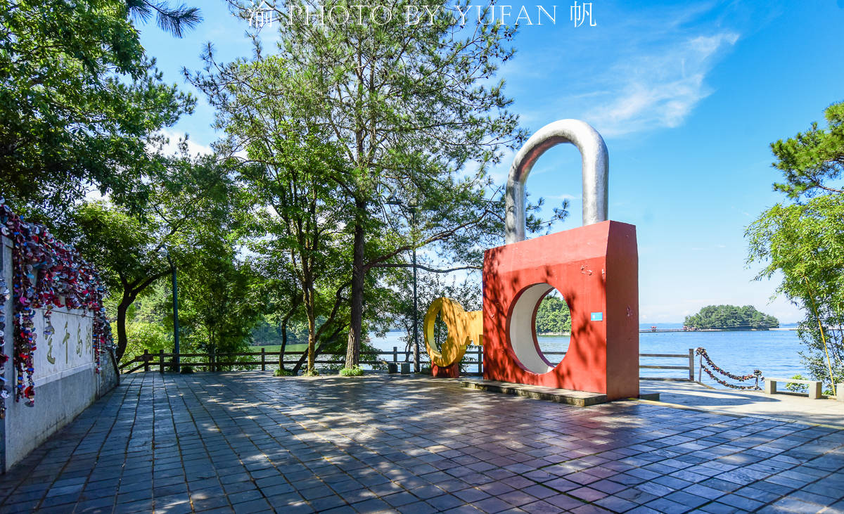 中国唯一360度湖景的岛上婚纱摄影基地，你知道在哪里吗？