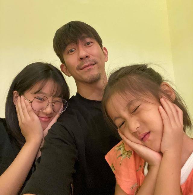 妈妈|原创贾静雯晒照为5岁咘咘连续庆生两天,祖孙三代同框其乐融融