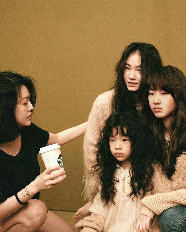 好身材|小s二女儿拍大片秀好身材，Lily笑容甜美曾被称为女版易烊千玺