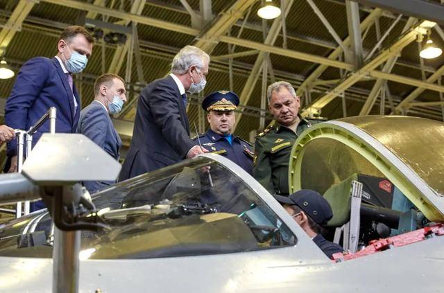 苏-57最新消息！俄国防部长参观最新战机，还有