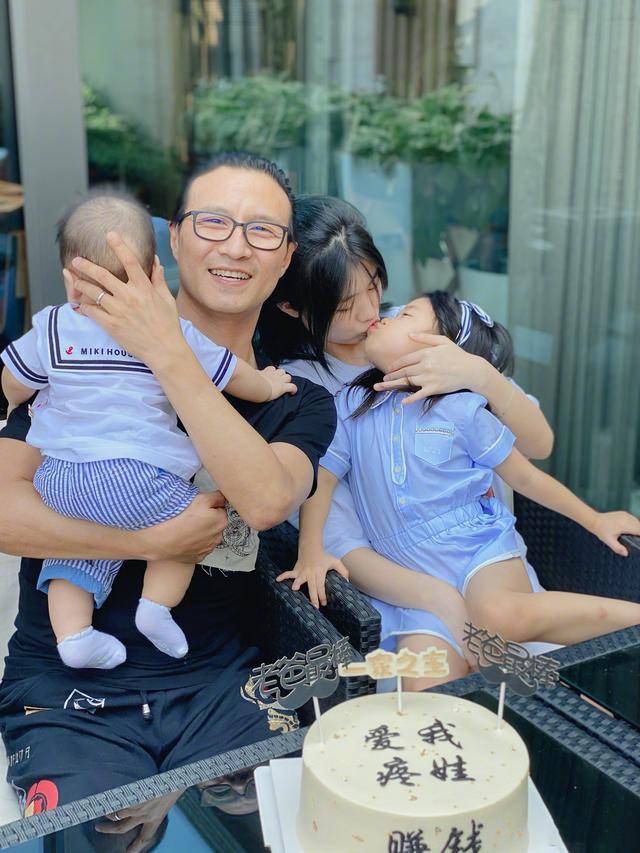 苹果|原创汪峰大女儿小苹果晒舞蹈视频，表情管理到位，稳居C位又美又飒