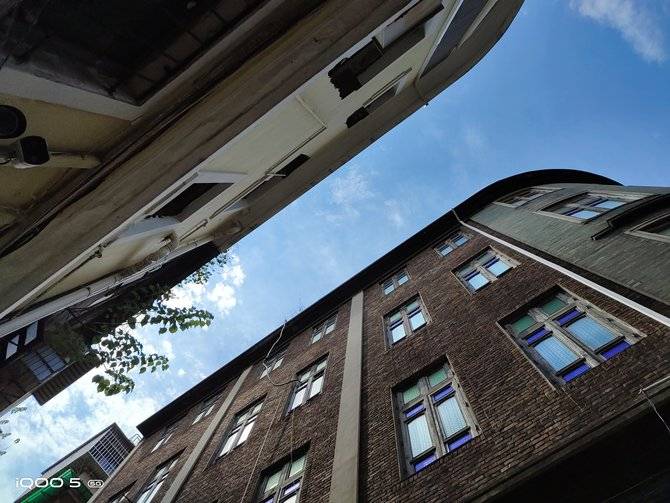 手机|iQOO 5详细评测：超快闪充加持的真性能旗舰