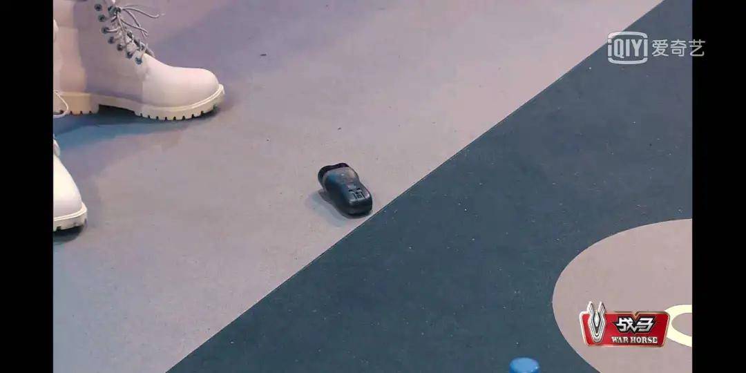 出圈|原创《中国新说唱》开播,率先出圈的是rapper们的穿搭和身上的膏药