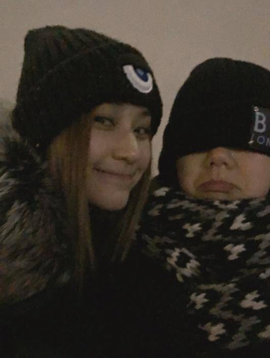 上海街|原创何超莲窦骁上海街头被偶遇，先逛街后现身夜店，如胶似漆引人羡