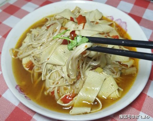 金针菇需要烫吗 8ad01d3b6294441a9c1a0560003aa262.jpeg
