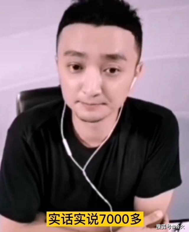 工作|原创尼格买提曝央视工资才7000！靠写书赚外快，屡晒家人唯独不见娇妻