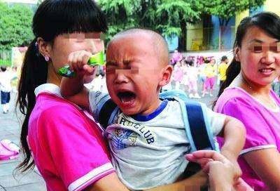 孙女上幼儿园，爷爷每天“无故消失”，得知真相后，妈妈热泪盈眶