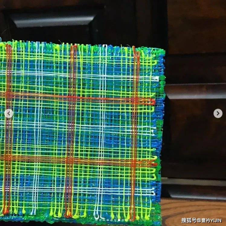 图片|新锐设计师 | 精神护士转行服装，创造出挂能着穿的炫彩服装