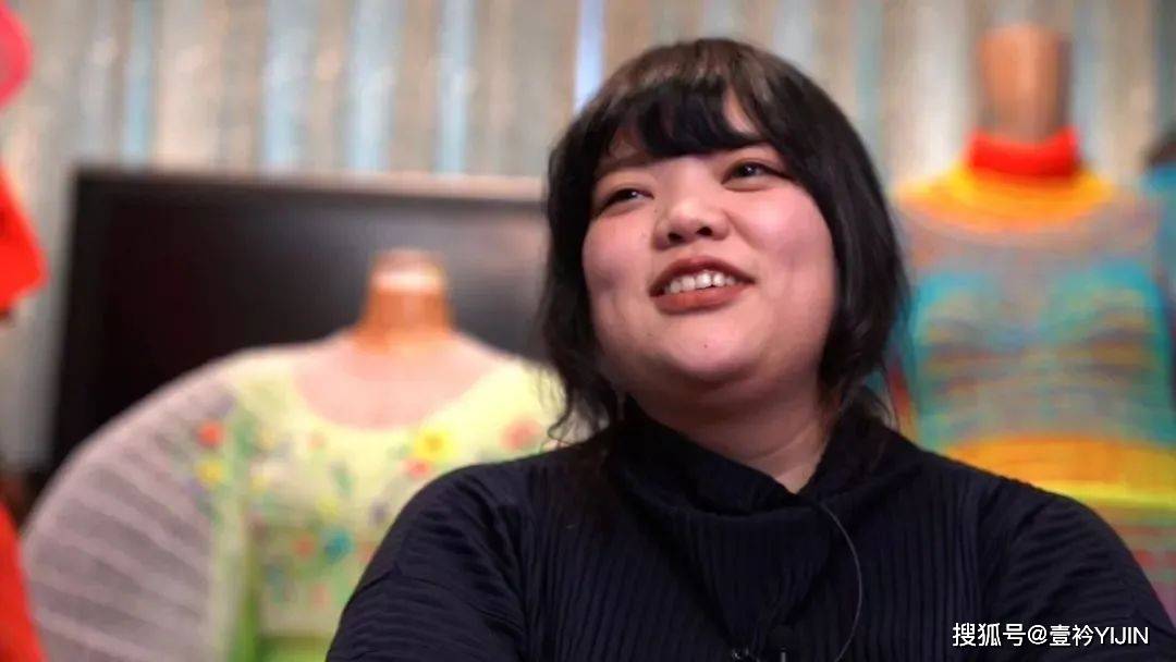 图片|新锐设计师 | 精神护士转行服装，创造出挂能着穿的炫彩服装