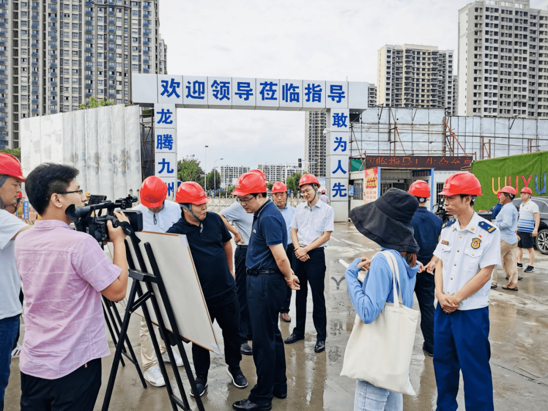 扬中市委副书记,市长张德军一行莅临扬中吾悦广场开展夏