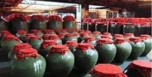 原料|为何名酒和普通白酒价格差这么多？今天说说一瓶酒的成本构成