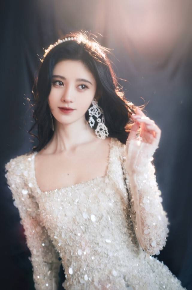 身材|原创鞠婧祎透露自己真实体重，感觉小学生都比她重，私下瘦到脱相啊