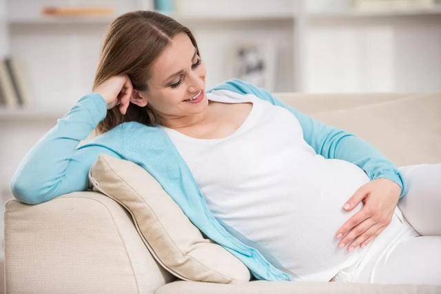 孕期胎动反映了胎儿大脑发育情况，有这种表现，说明宝宝智力突出