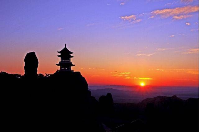 日照GDP吧_日照金山图片