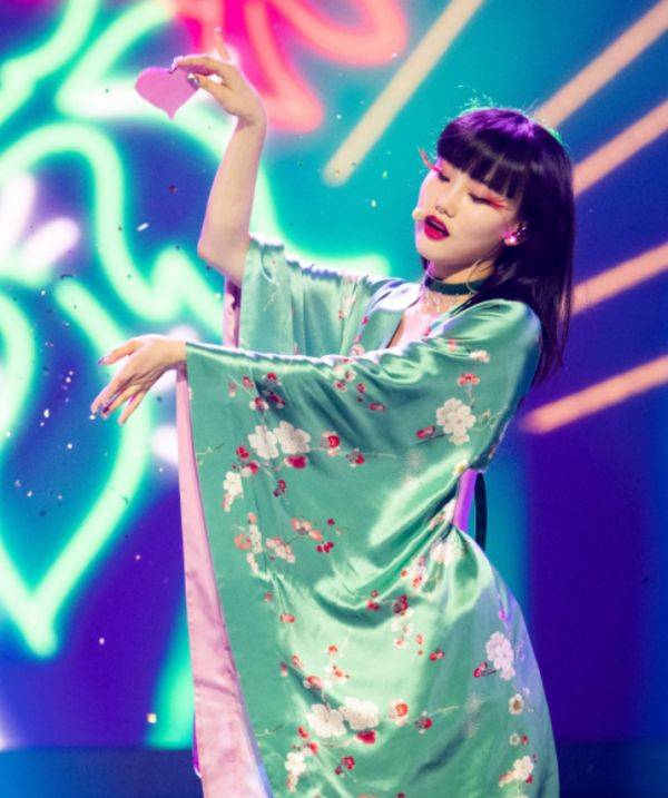 黄龄|黄龄国风打扮演绎《一剪梅》，眼神带电好撩人，不愧是“国民妖精”