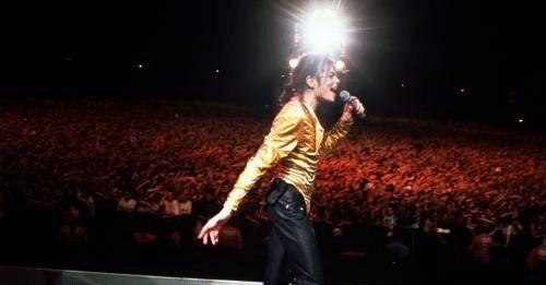 多少岁不能开演唱会 4908f7cdc93e451eb564068af7b71f24.jpeg