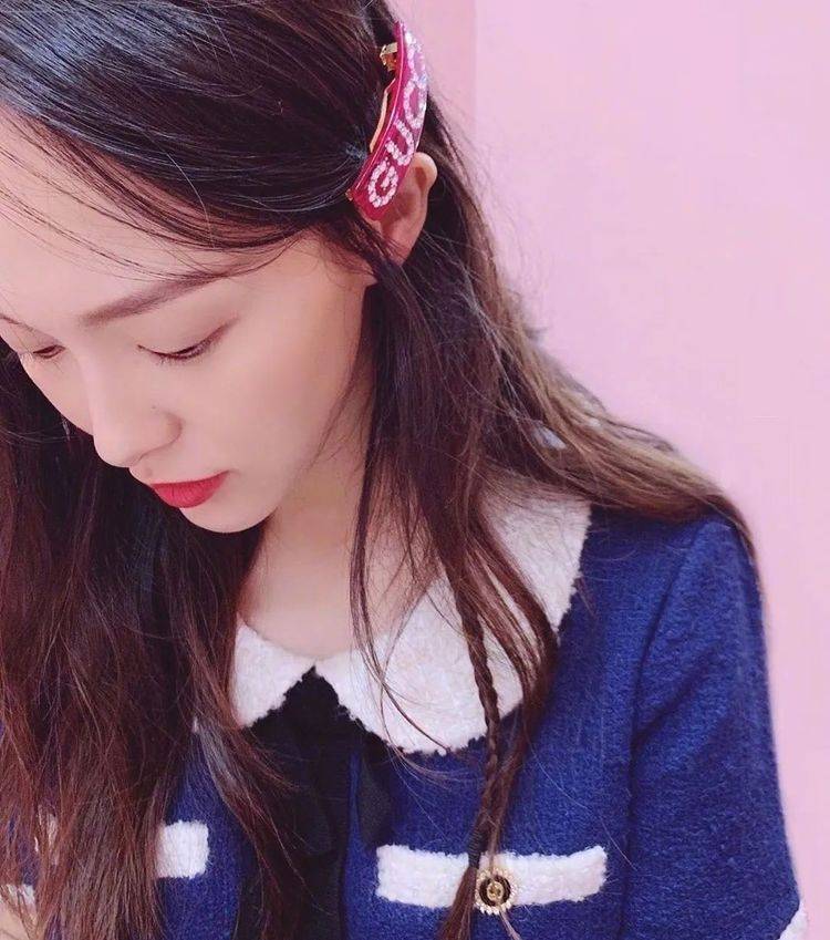 拜虞书|拜虞书欣所赐,这4款复古发饰全火了,戚薇郑爽戴上后嫩回18岁