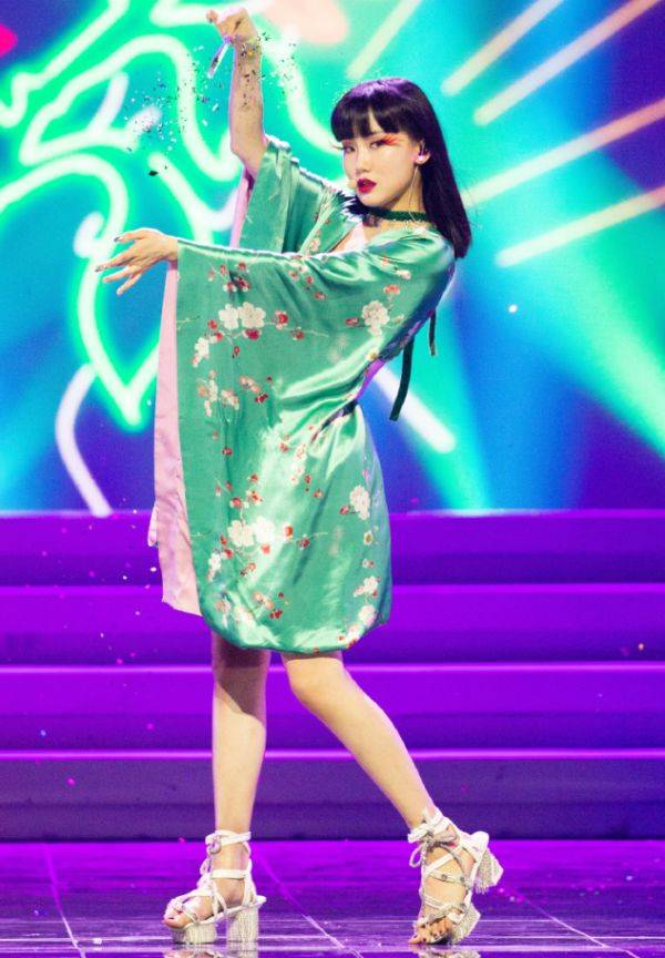 黄龄|黄龄国风打扮演绎《一剪梅》，眼神带电好撩人，不愧是“国民妖精”