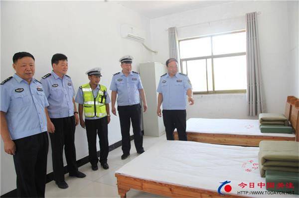 原创河南商丘市公安局党委委员副局长李明星到夏邑开展暑期大慰问活动