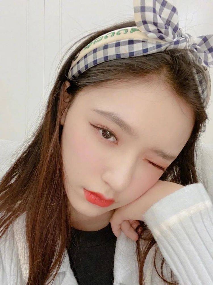 拜虞书|拜虞书欣所赐,这4款复古发饰全火了,戚薇郑爽戴上后嫩回18岁