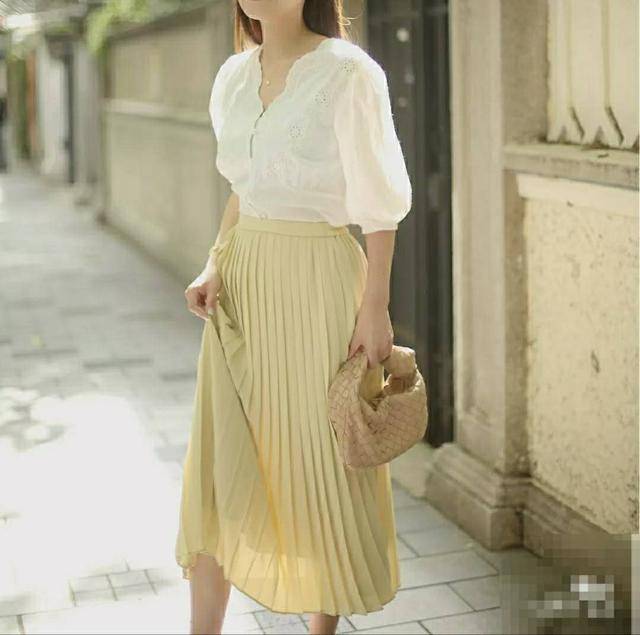 优衣库穿搭2021裙子 de710aac3f034cd4b403bd7f19f588c8.jpeg