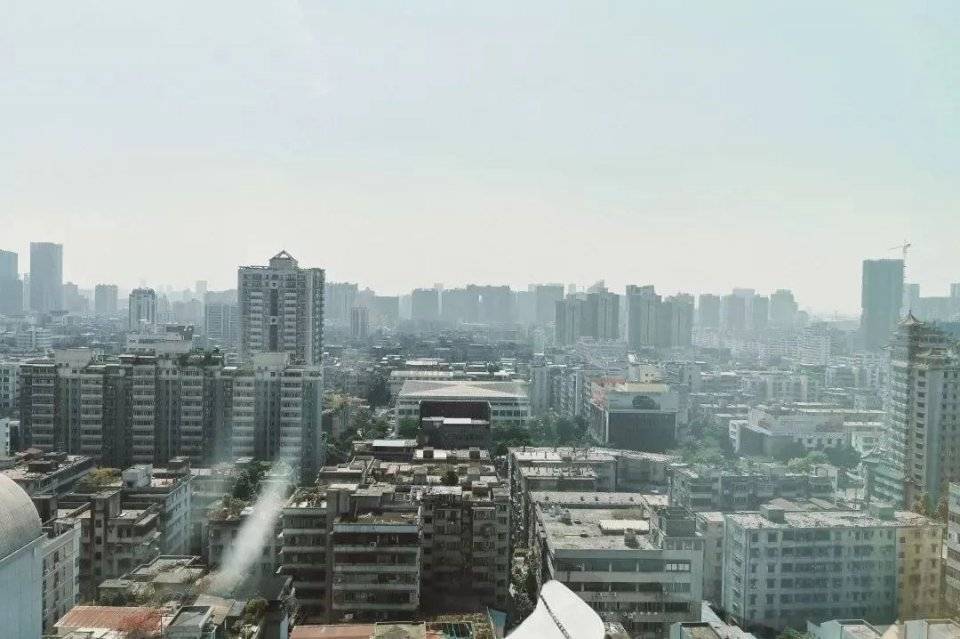 眼镜|?@佛山人：18楼高空眼镜店，配防蓝光眼镜换新LOOK！