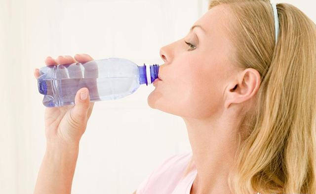 原创喝水越多尿越多，肾脏会受伤吗？学会“理性喝水”，身体不受伤