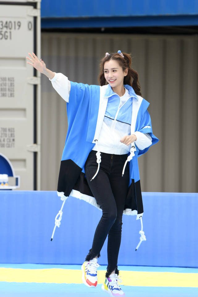 杨颖|原创这样的演技也能夸上热搜？的确有进步，但也难以服众