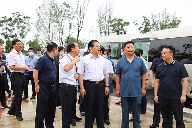 单恒伟助力驻马店招商引资签约200亿