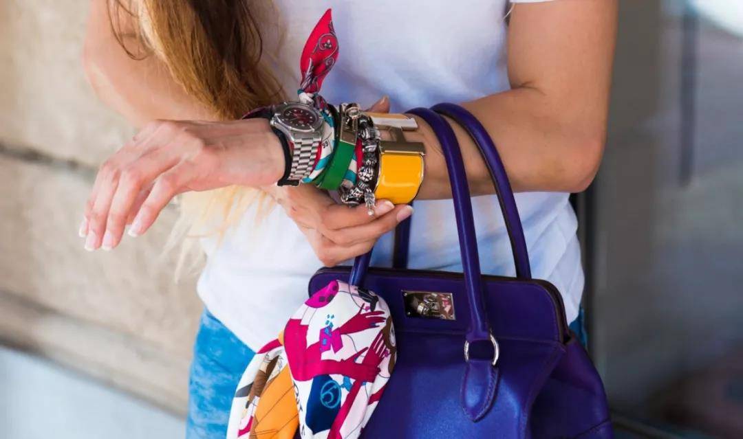 唇膏|售价860万的爱马仕包包,只能装唇膏和卡,真贫穷限制了审美?