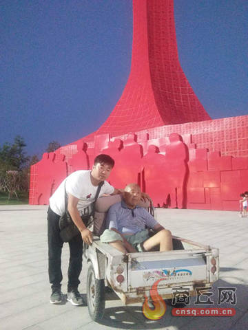商丘市35岁的汪海涛照顾瘫痪父亲27年—— 在尽孝