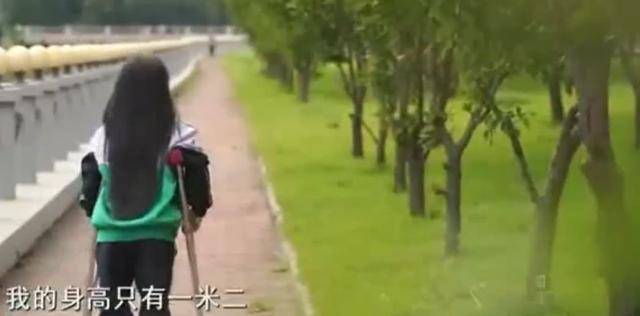 24岁1米2袖珍女嫁52岁老公，3年不理父母，其中有什么隐情