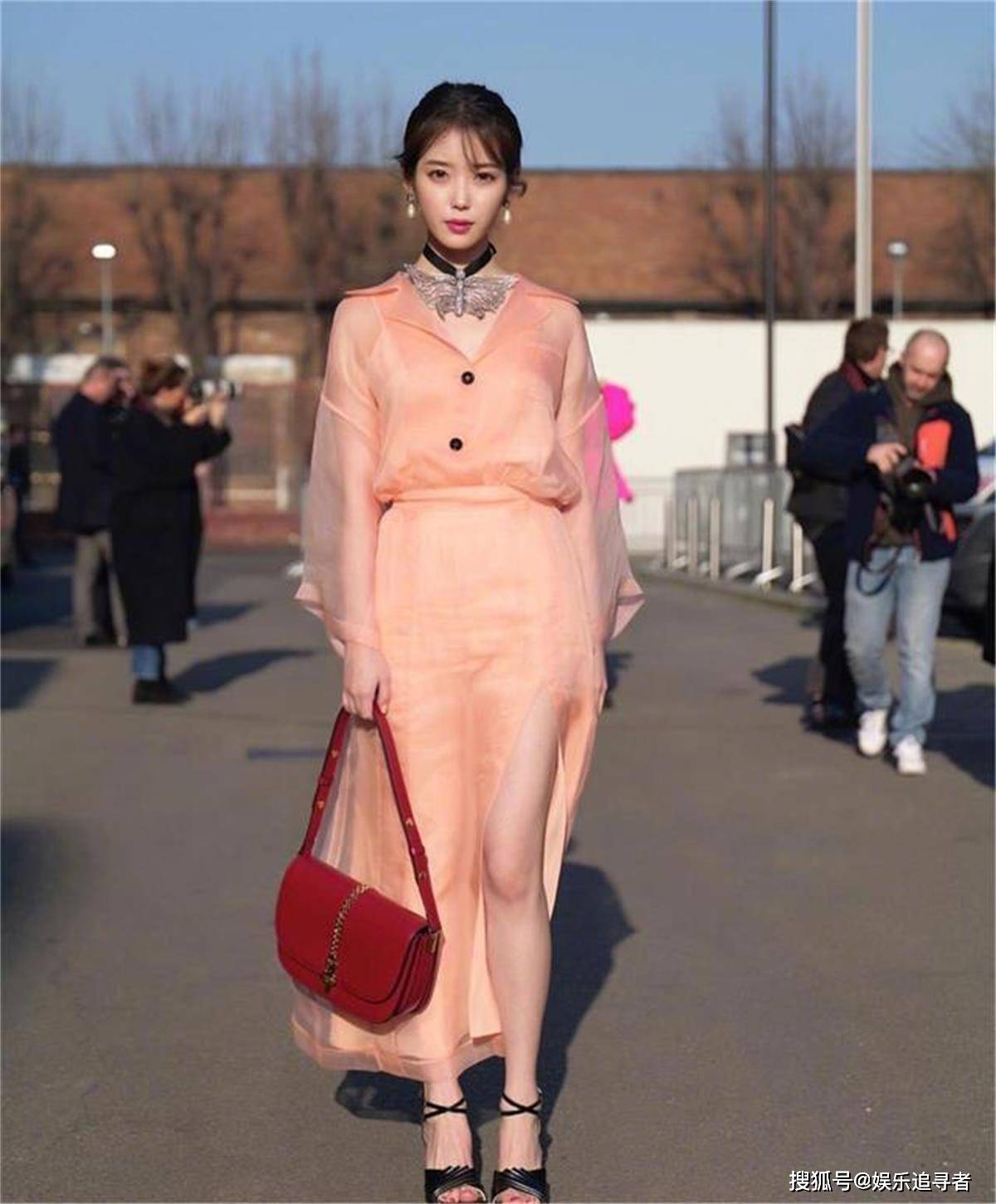 最新时装造型 994f5fe3a4b44c0fbbf72587f21928ea.jpeg