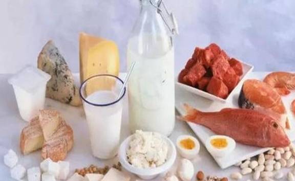 蛋白质|孩子长不高？家长老发愁！蛋白质、钙、维生素你吃对了吗？