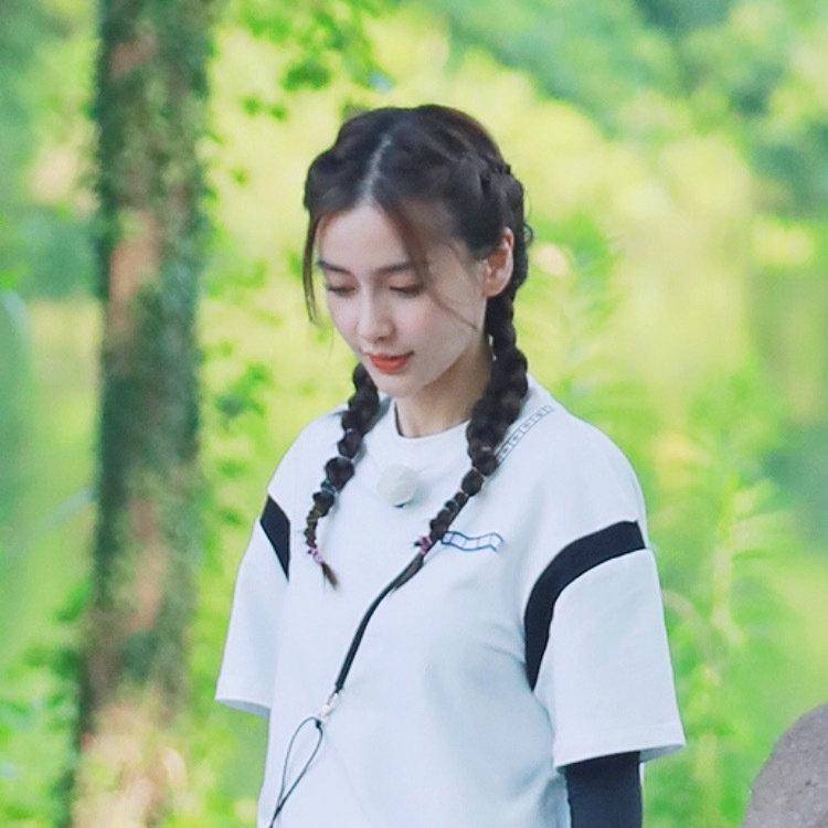 少女|初秋悄悄火了一种发型,甜美可人的麻花辫,提升造型女人味