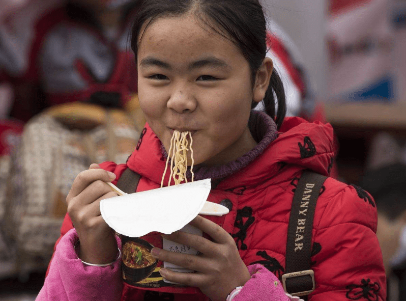 孩子|这些食物影响儿童身高，却也是家长们最喜欢给孩子做的，别坑娃