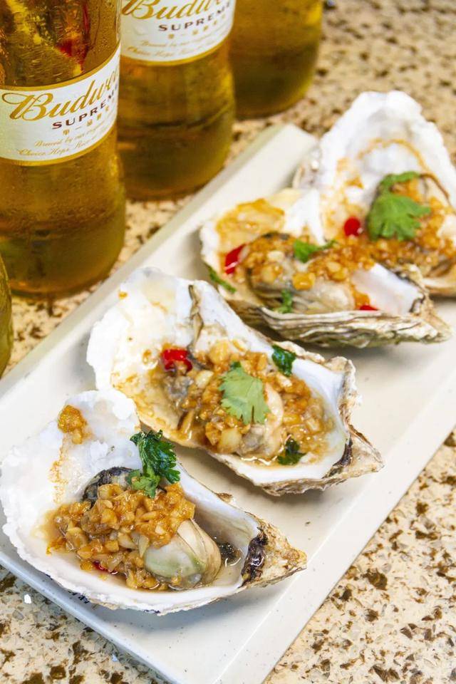 钱锋炭|激情8月来钱锋炭缸烧烤赢百威免单大奖炭缸烧烤遇上品质啤酒