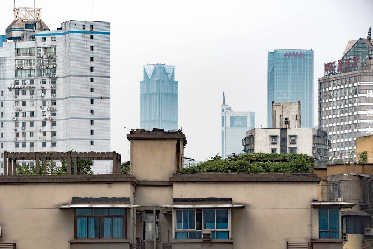 中国摩天大楼最多的城市，上海仅排第二，第一名有300多座高楼
